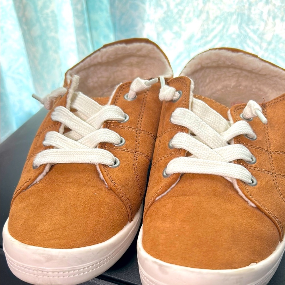 Women’s size8.5 shimmers